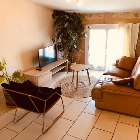 Appartement Au Dernier Etage Avec Terrasse Et Belle Vue Sur Nature Environnante Roujan Exterior photo